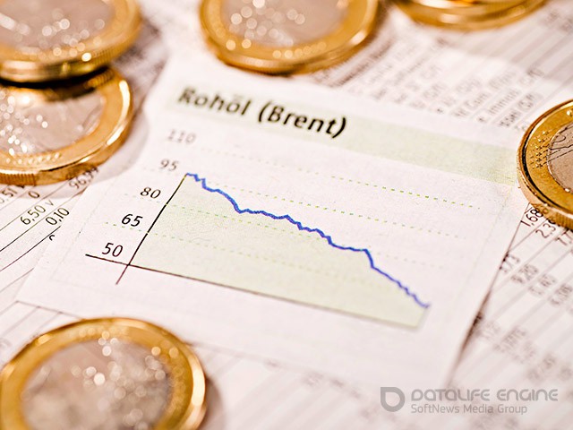 Цена на нефть упала до уровня января: бюджеты регионов РФ резко сокращаются