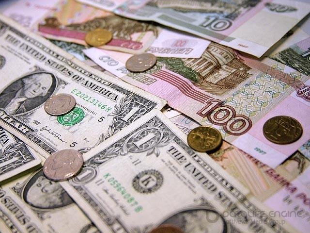 Курс доллара на бирже впервые за 3 месяца опускался ниже 62 рублей