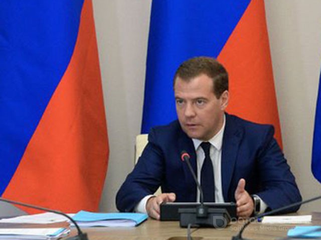 Медведев объявил о грядущем повышении МРОТ на 20%